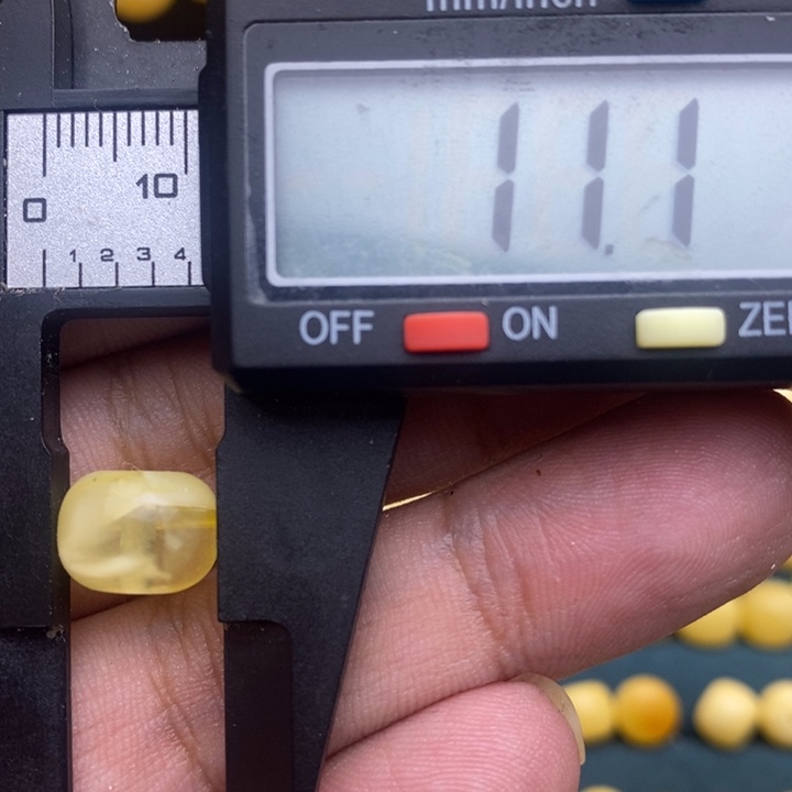琥珀未镶嵌裸石59号11.1*8.4喇叭口瑕