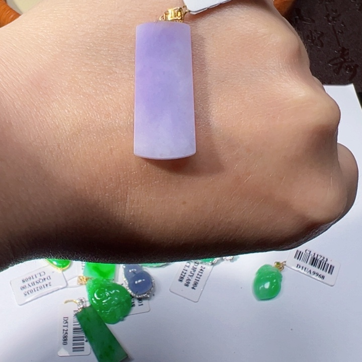 翡翠挂件18K金镶嵌翡翠