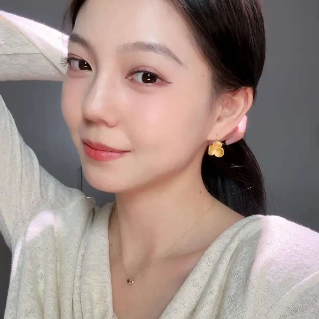 金色三瓣鸡蛋花耳钉女花朵简约甜美日常款通勤时尚精致yh