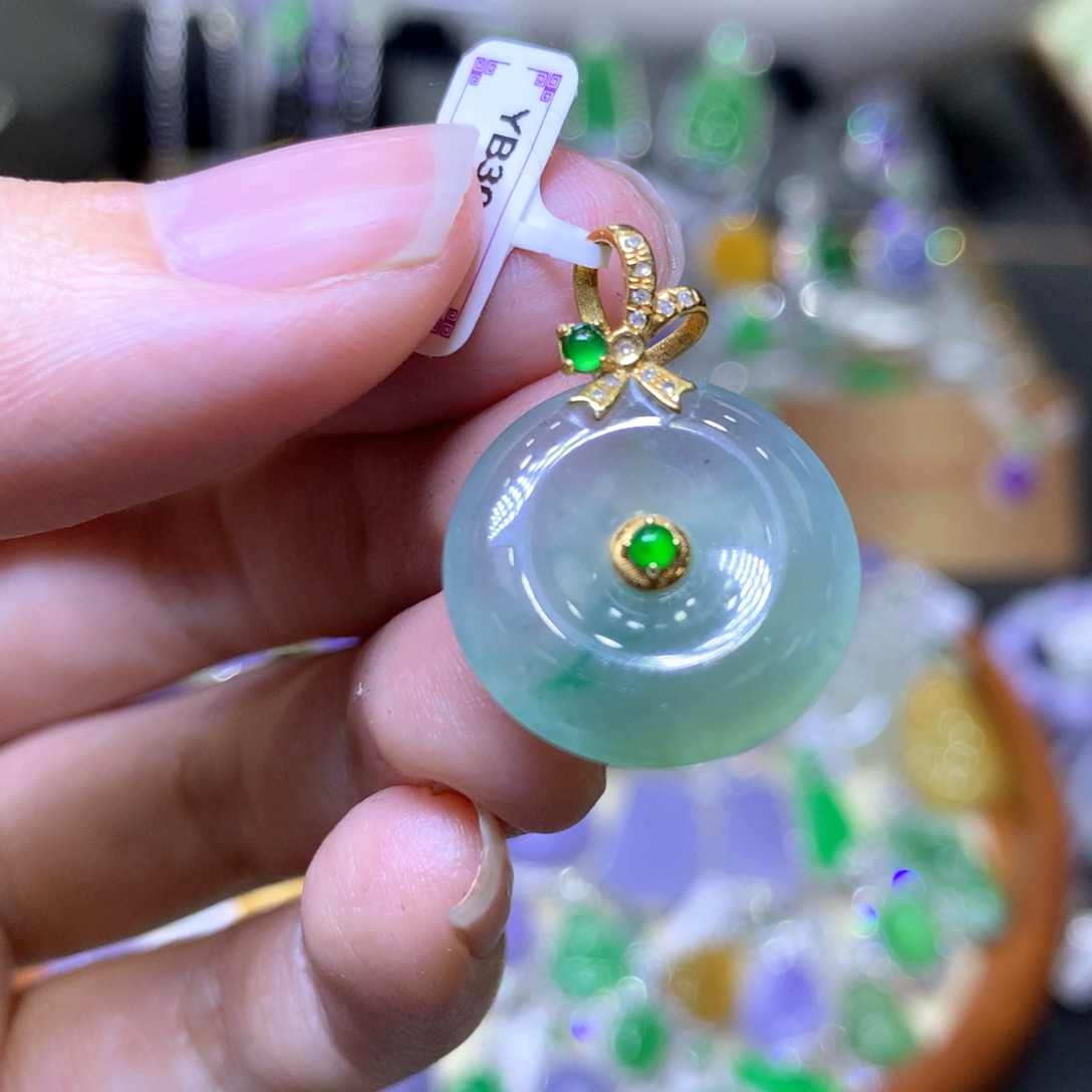 【闪购商品】翡翠颈饰18K金镶嵌翡翠吊坠项链