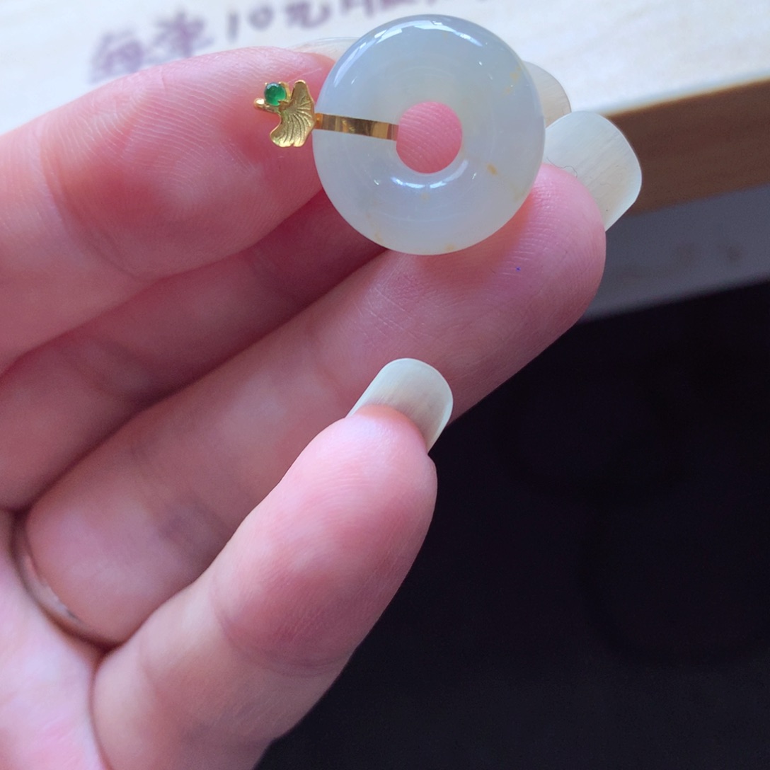 翡翠颈饰18K金镶嵌吊坠