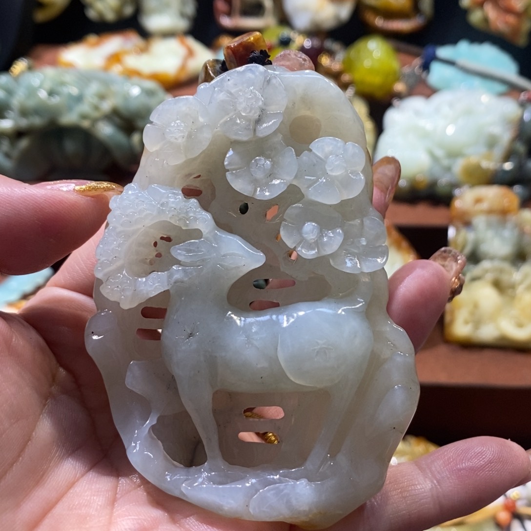 蛇纹石玉颈饰未镶嵌