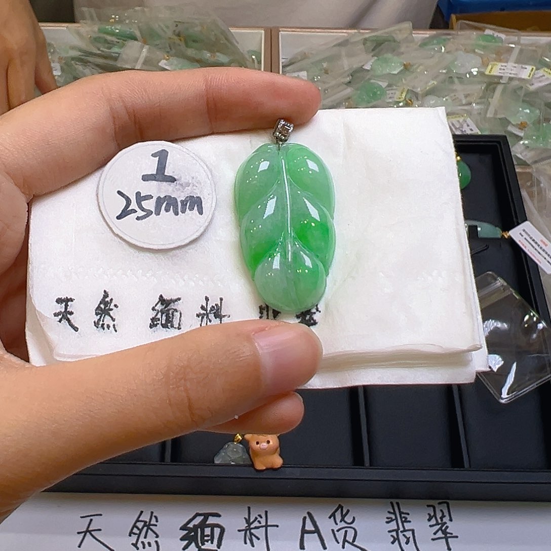 翡翠颈饰18K金镶嵌翡翠