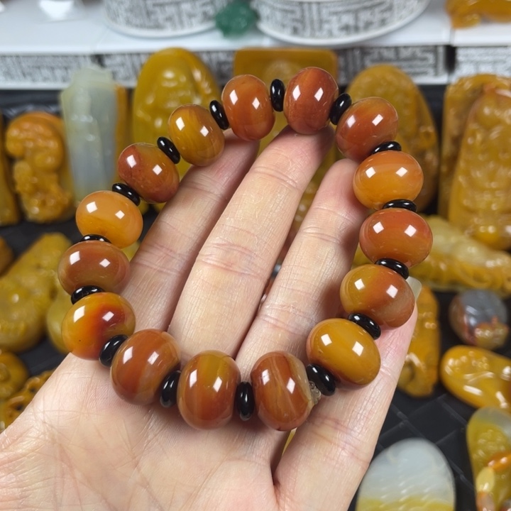 石英质玉（黄龙玉）颈饰未镶嵌