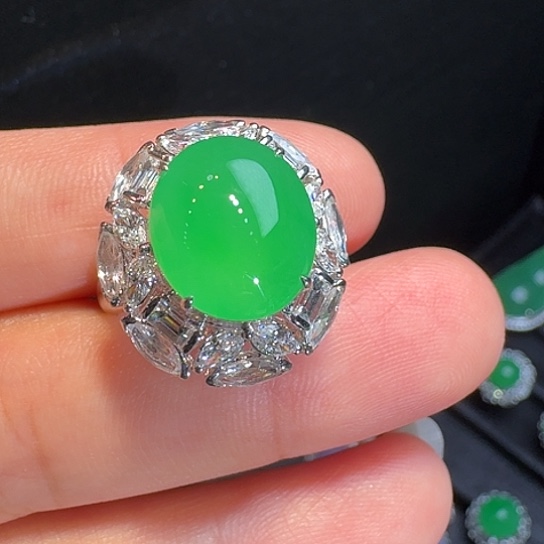 18K金镶嵌戒指翡翠