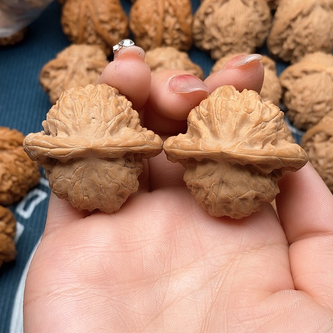 文玩核桃吊坠老****。图图