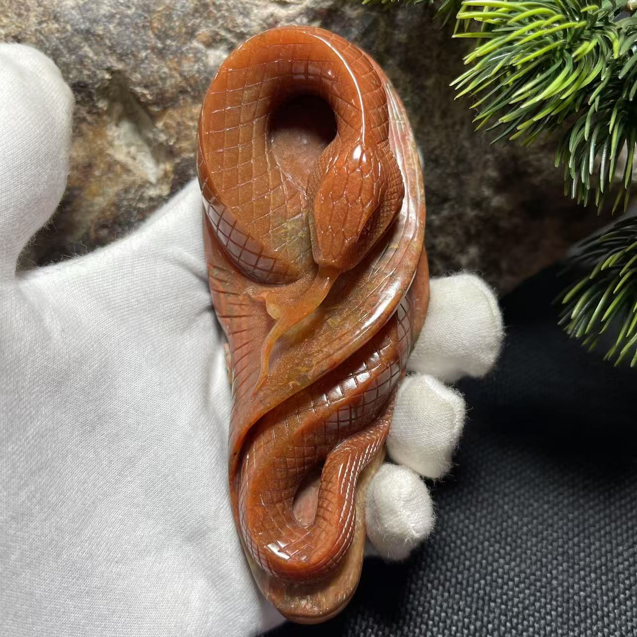 天然岫玉辽阳红生肖蛇手把件手工双面精雕原石把玩盘玩本命年礼物