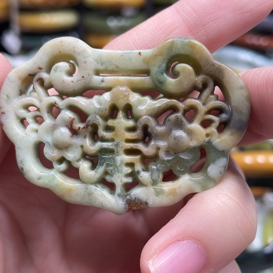 蛇纹石玉颈饰未镶嵌