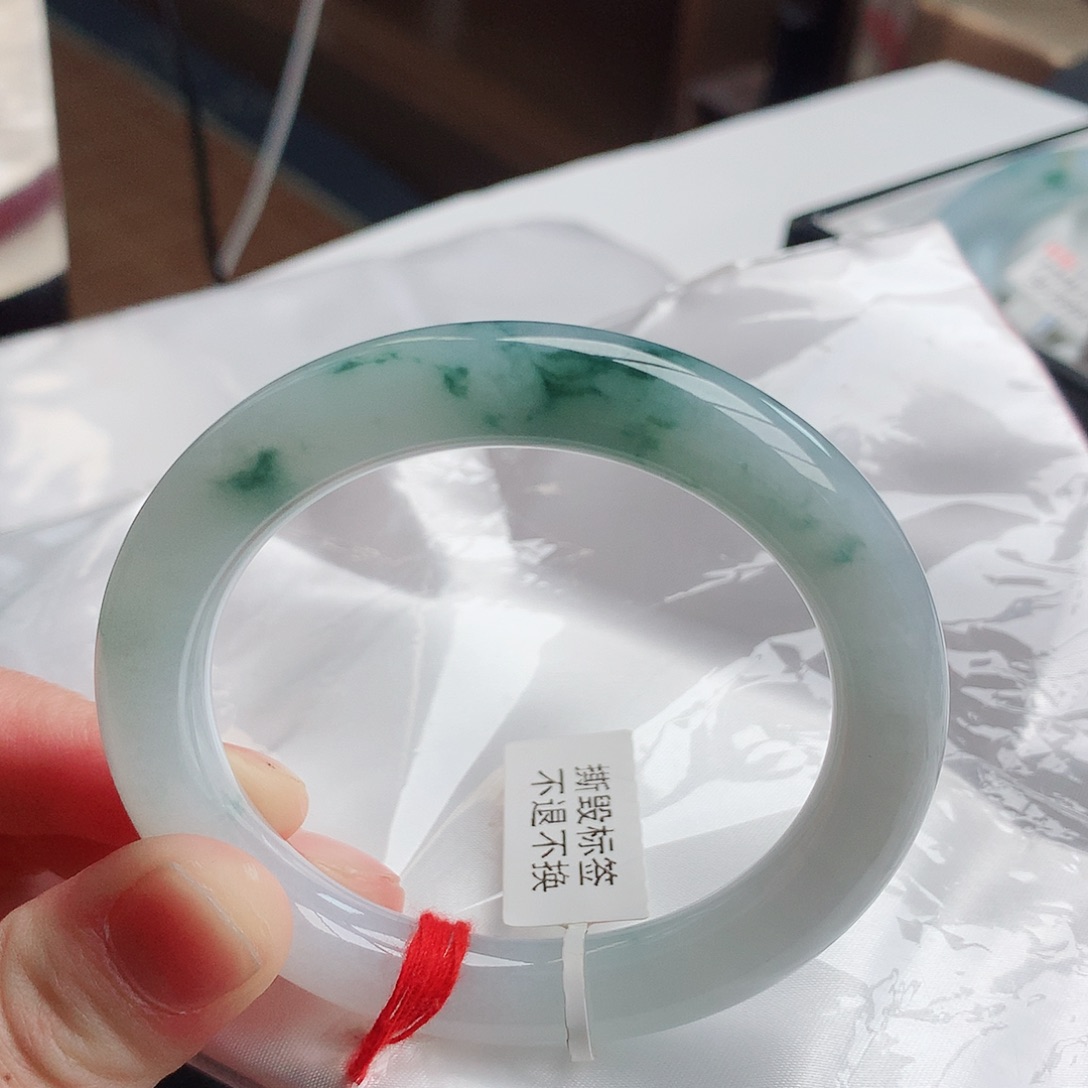 翡翠手镯未镶嵌天然翡翠A货