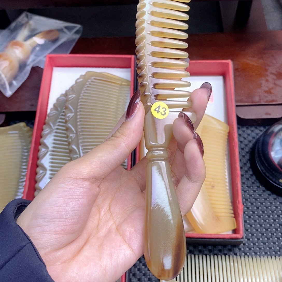 纯手工制作纯牛角梳子一**安