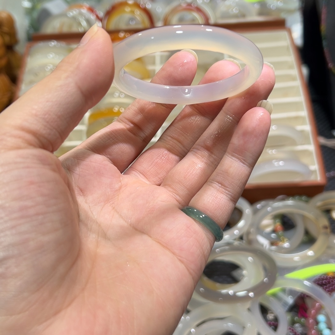 玛瑙/玉髓未镶嵌手镯53圈4.4