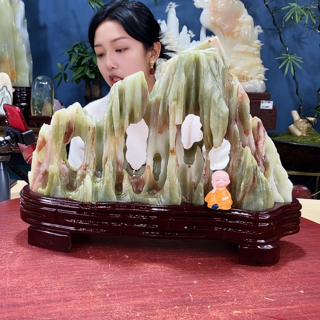墨***0玉天然玉石摆件制作