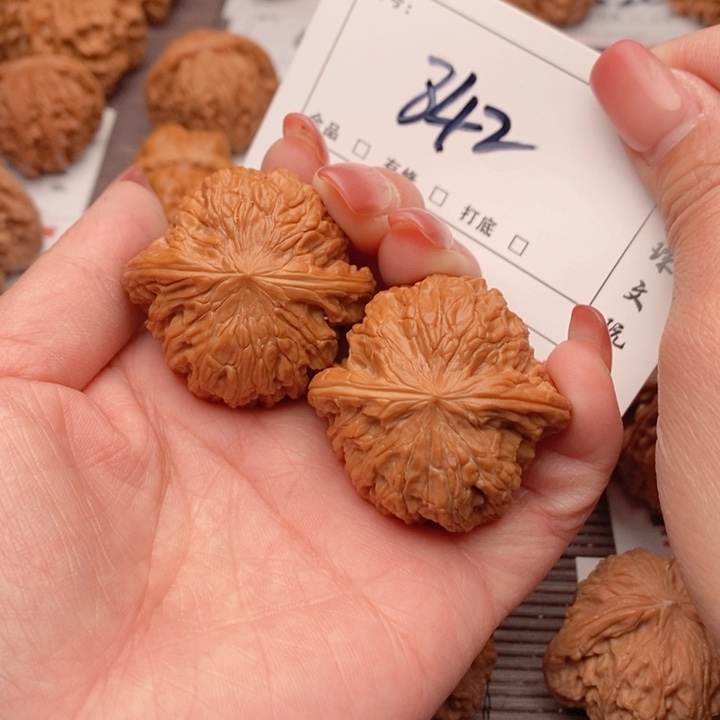 文玩核桃吊坠40.5磨盘正磨842