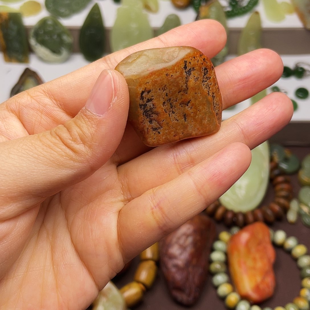 岫岩河磨玉（透闪石质玉）颈饰未镶嵌