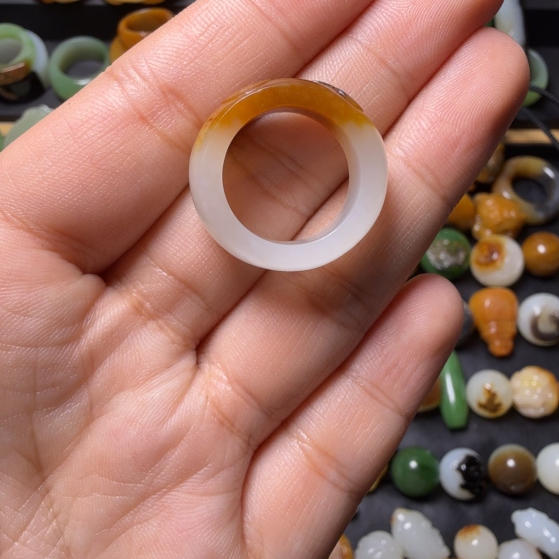 和田玉配饰未镶嵌镜****事