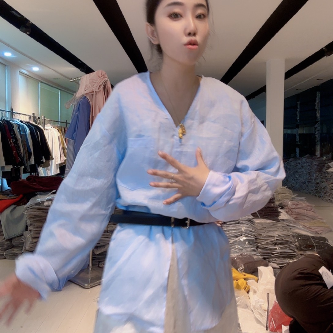 里安家蓝色腰带上衣