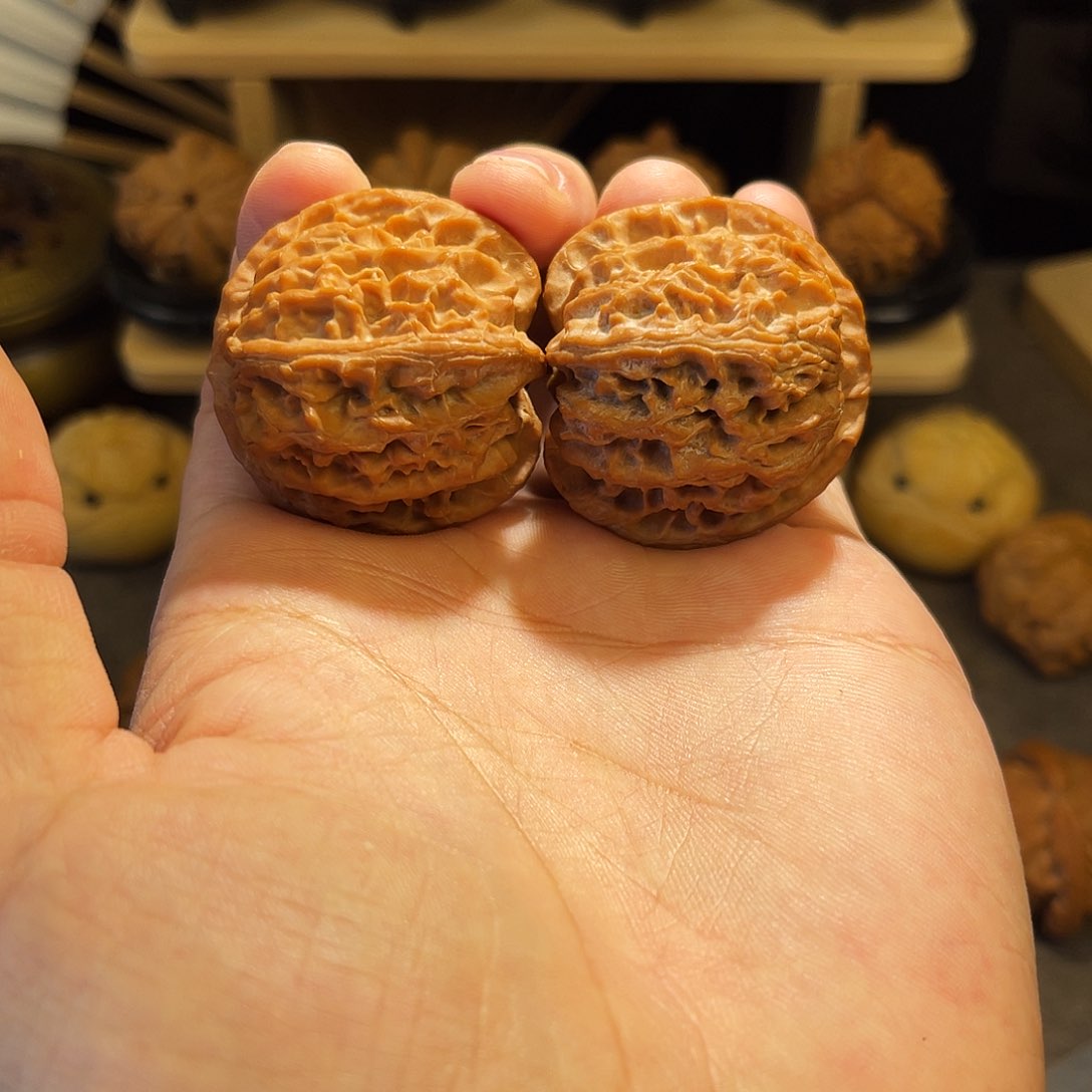 文玩核桃把件39全品红皮果苹果园