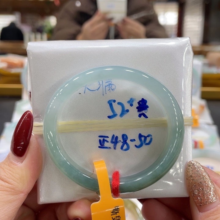 翡翠手镯未镶嵌翡翠