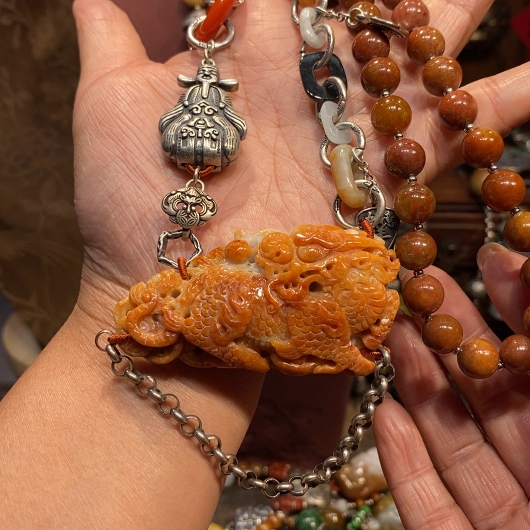 翡翠吊坠(赠链)未镶嵌