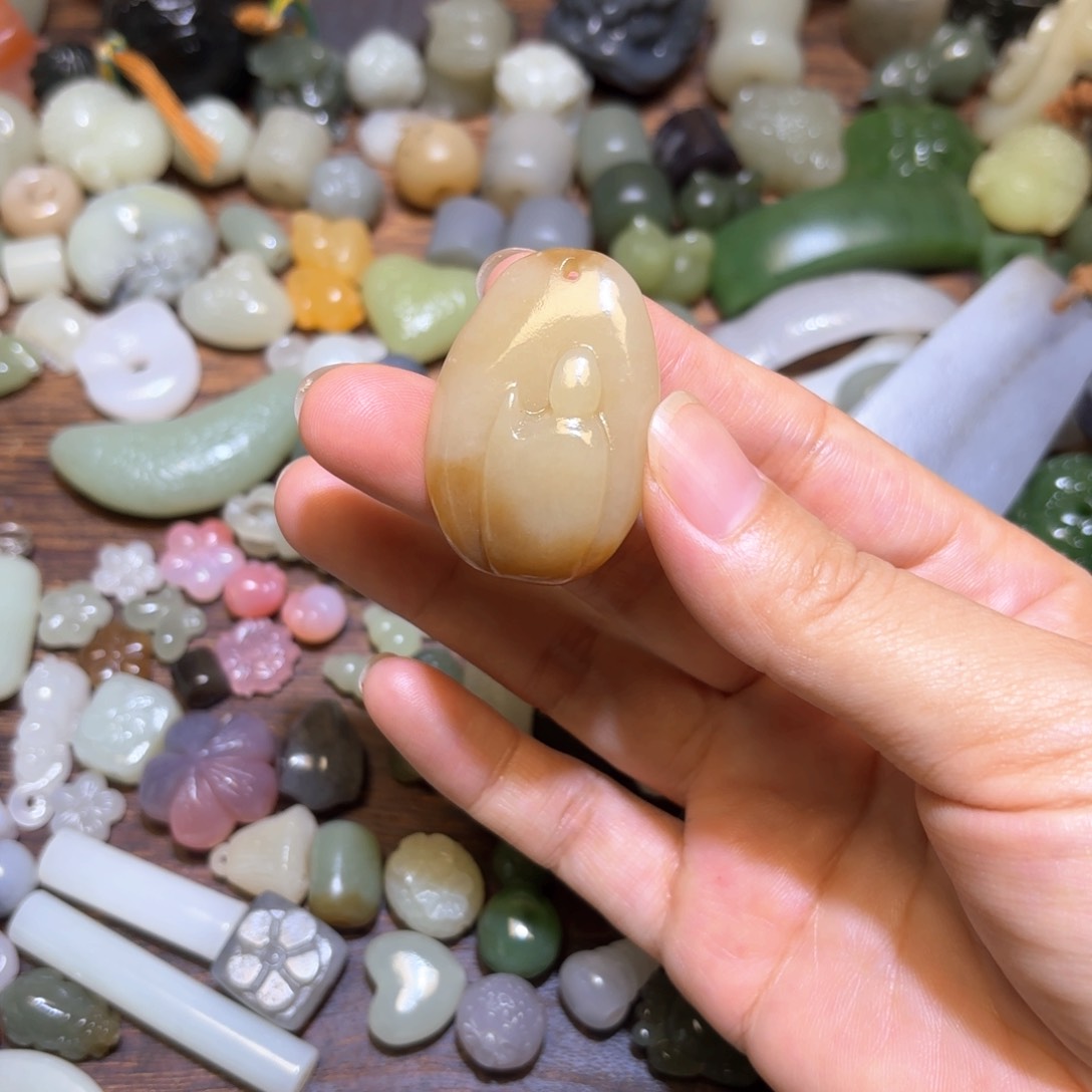 朵***侠和田玉未镶嵌珠宝半成品