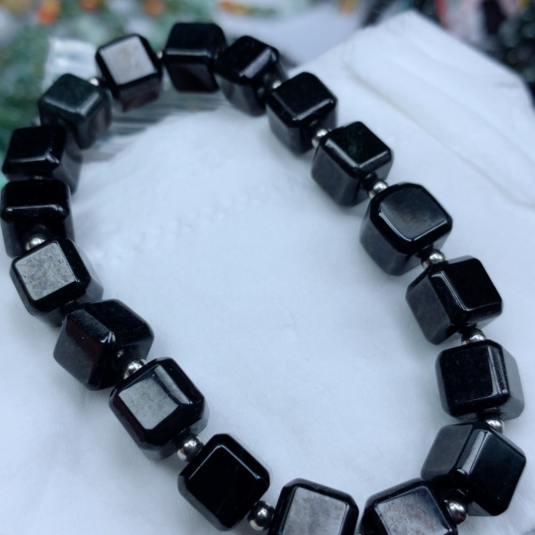 翡翠颈饰未镶嵌吊坠