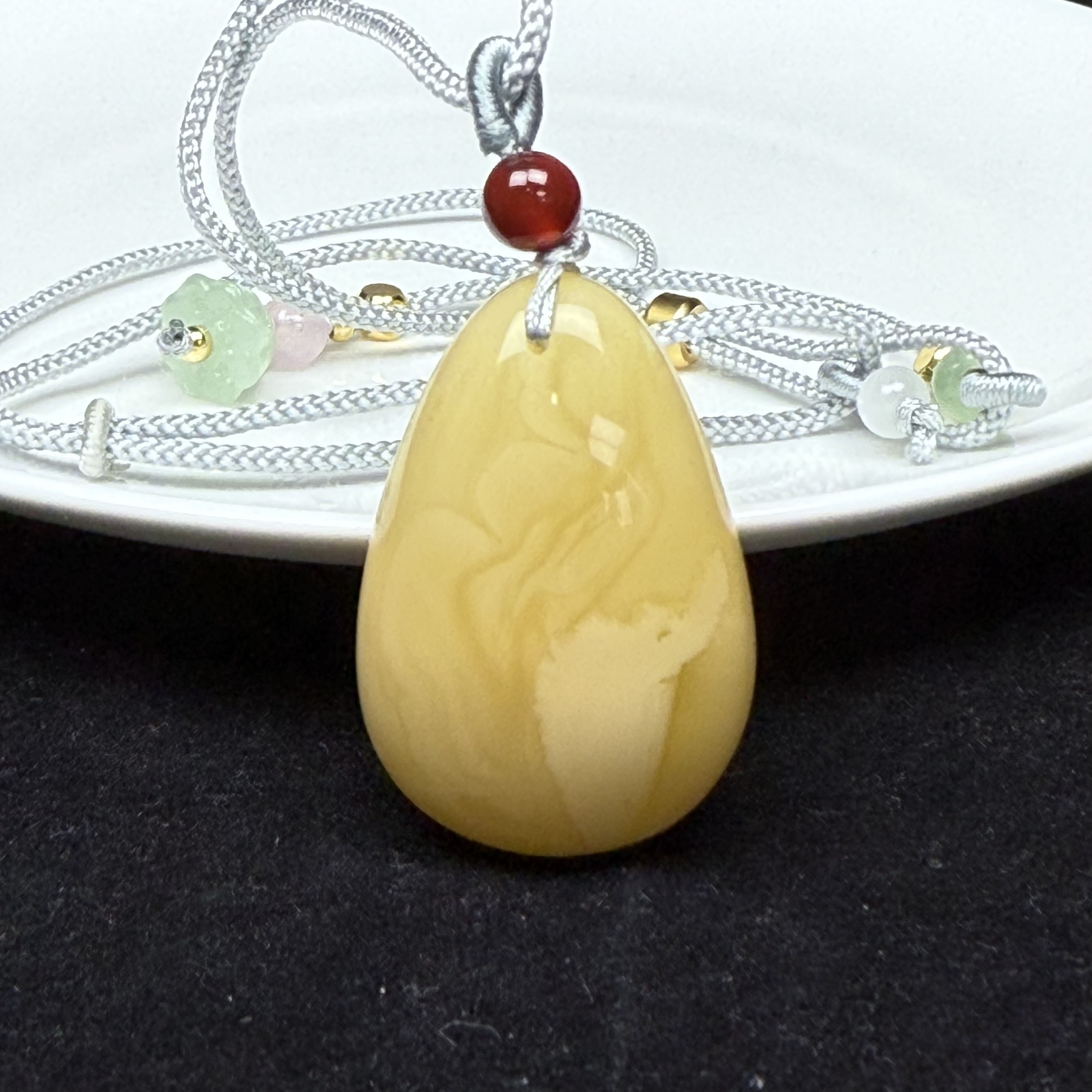 Y6697天然蜜蜡制品 俄料小水滴24*36*13mm 一物一图假一罚十