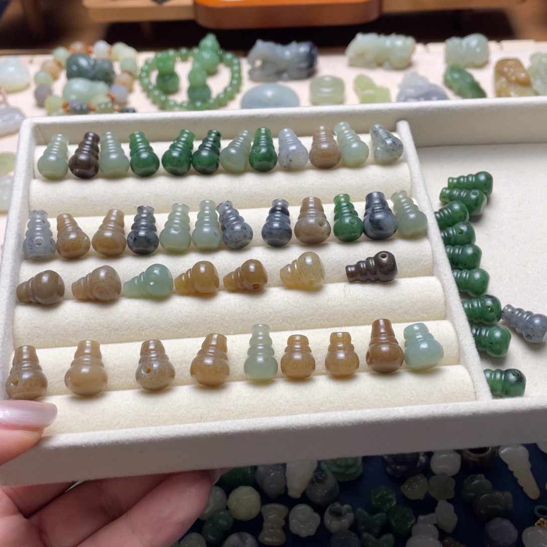 和田玉未镶嵌吊坠(不含链)一个