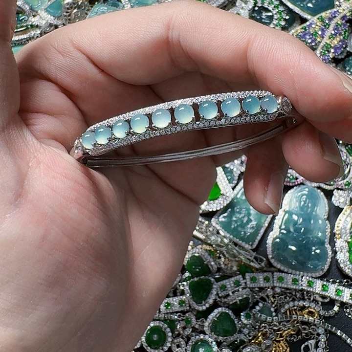 翡翠颈饰未镶嵌天然A货翡翠放漏