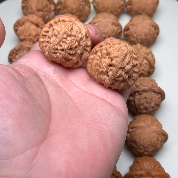 文玩核桃吊坠三角白38