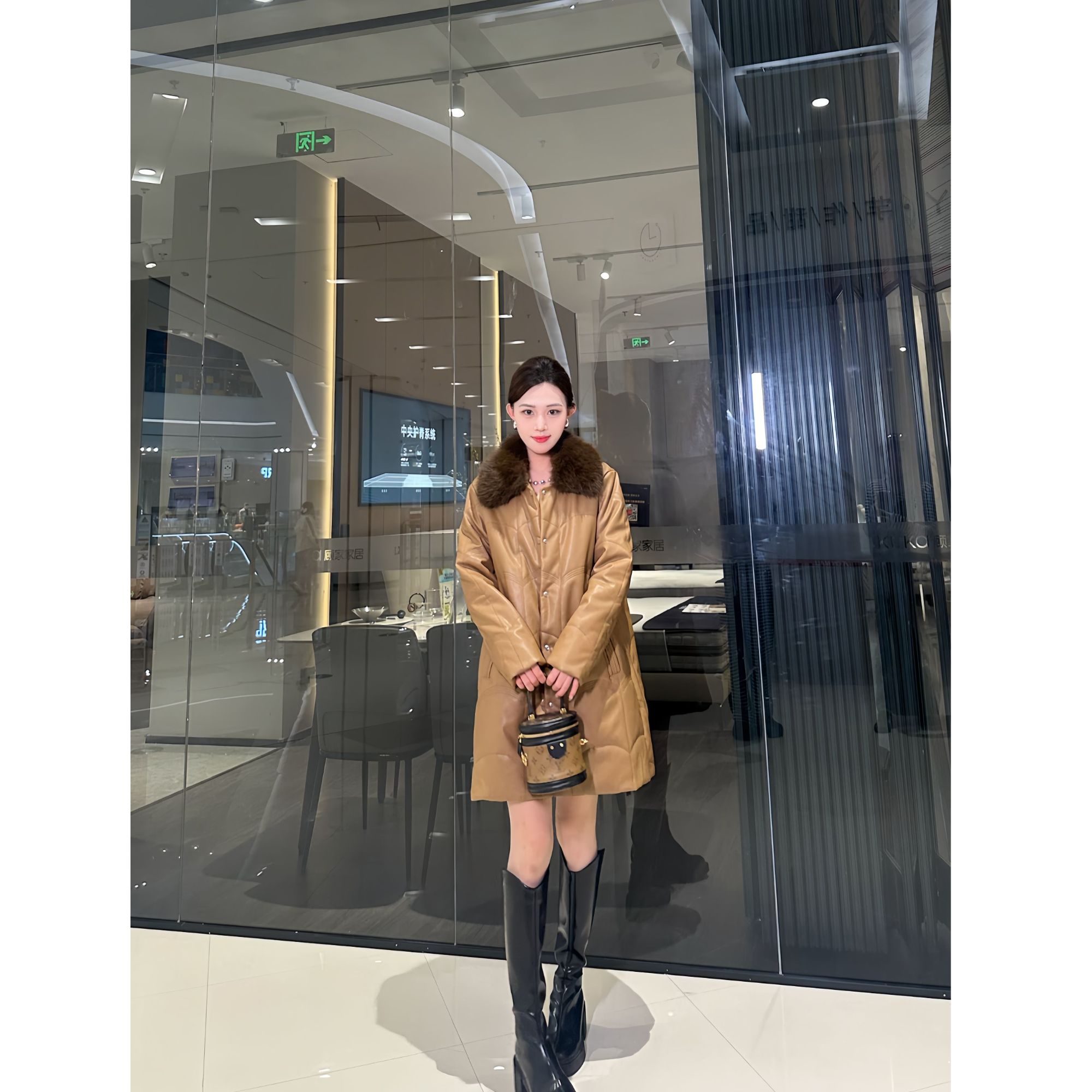 【好美狐】时尚气质大毛领女士驼绒皮衣女装外套气质款