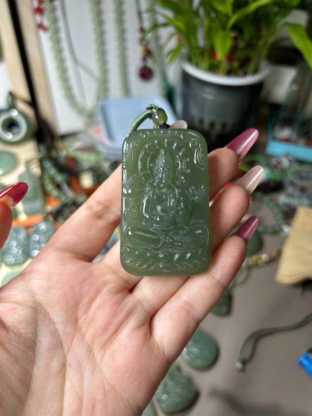 天然和田玉老坑青海料冰底湖水绿观音牌时尚精美雕刻