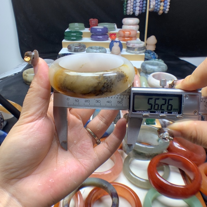 未镶嵌手镯石英质玉