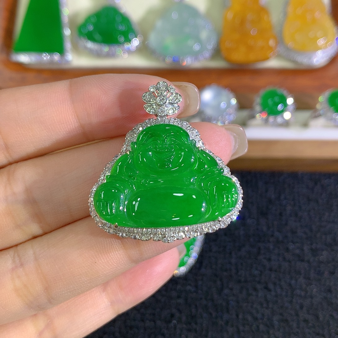 @****翡翠18K金镶嵌颈饰佛公