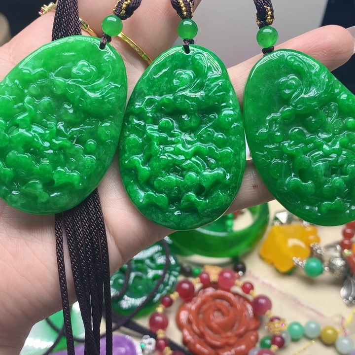 翡翠颈饰未镶嵌吊坠