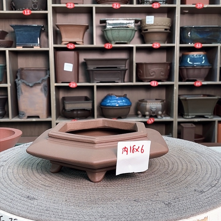 紫砂花盆紫砂的颜色很漂亮