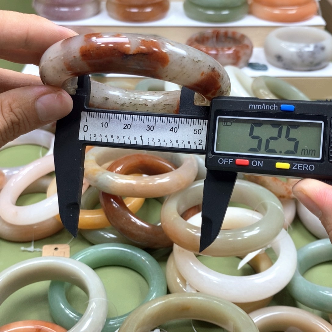 未镶嵌手镯石英岩玉