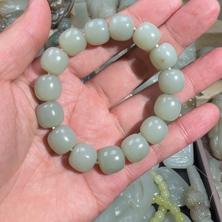 和田玉颈饰未镶嵌光*