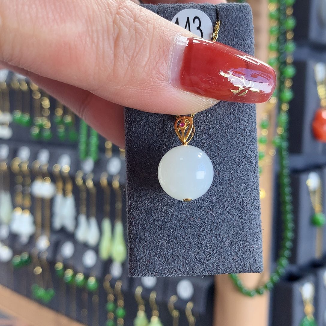 和田玉吊坠18K金镶嵌单****飞143