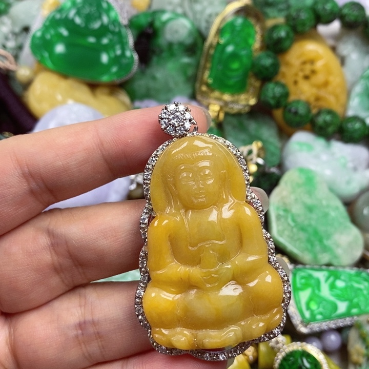 翡翠未镶嵌吊坠(赠链)