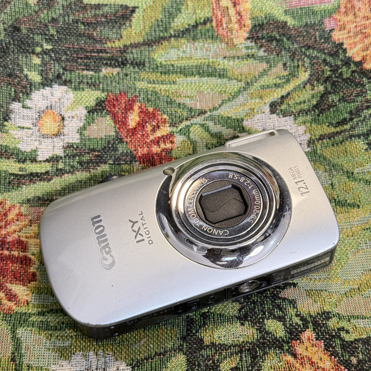 8新 Canon/佳能 ixus110 银色无中文 成色一般 拍人像冷色调 