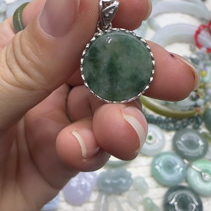 翡翠未镶嵌手链无事牌