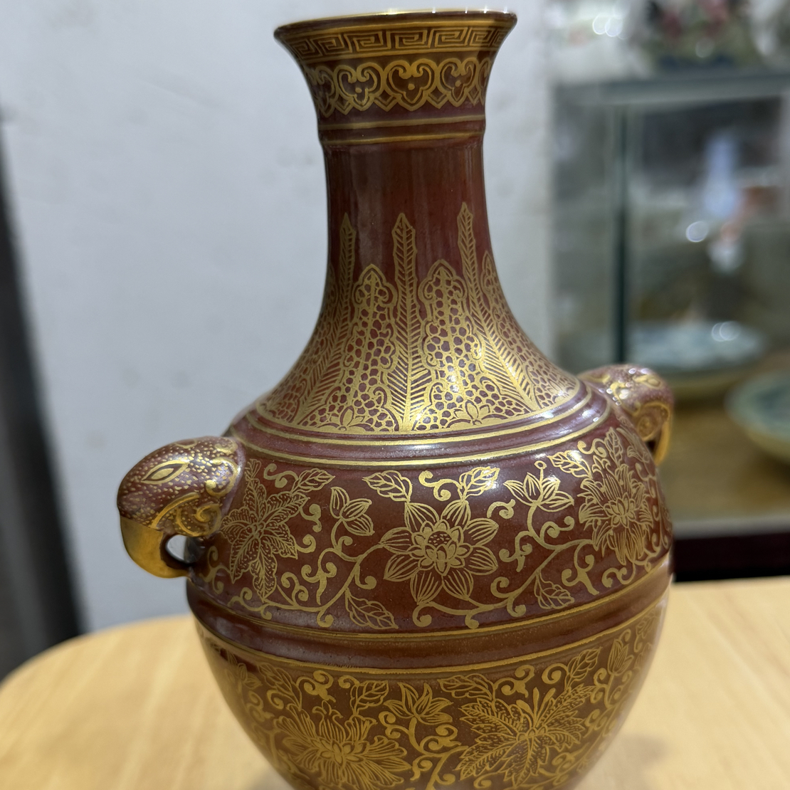 紫金釉描金双耳瓶