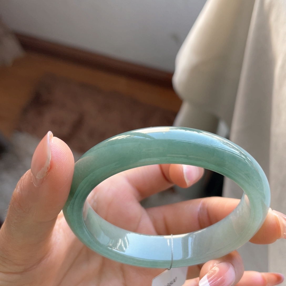 翡翠手镯未镶嵌贵妃