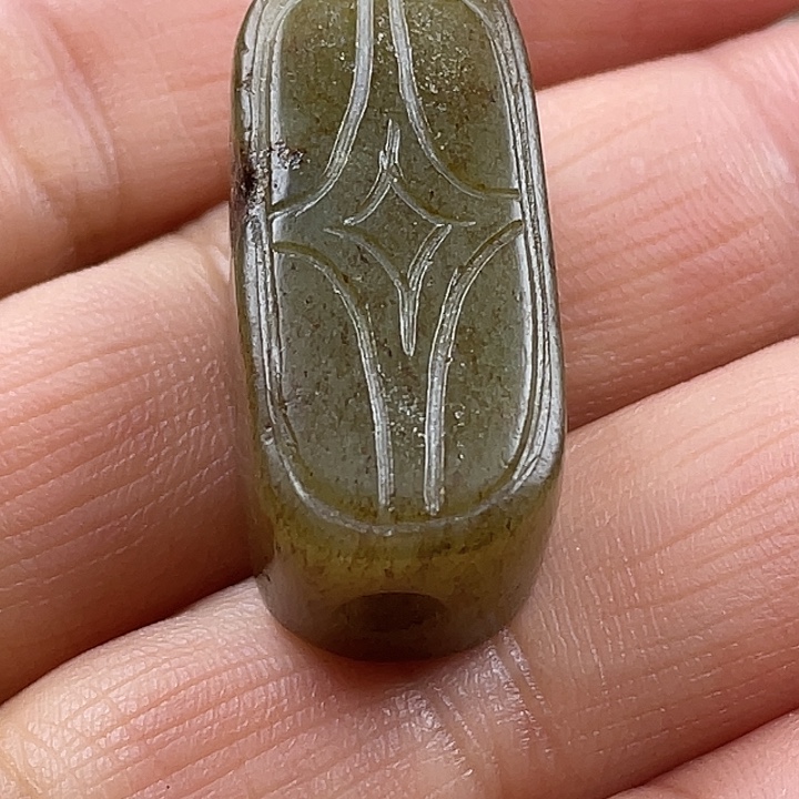 来***啊和田玉未镶嵌颈饰