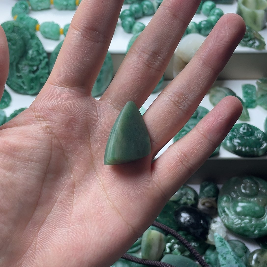 烟***明独山玉未镶嵌挂件