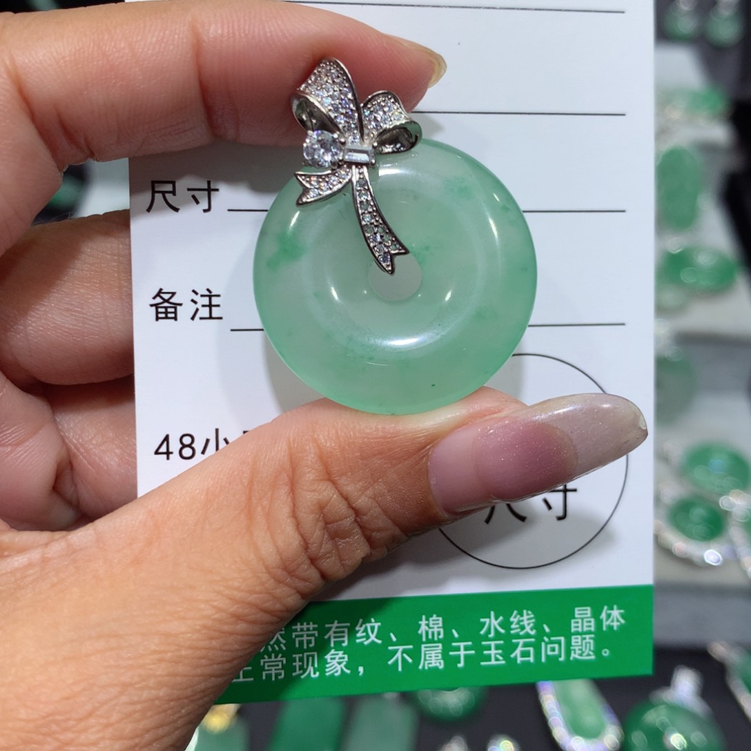 颈饰银S925镶嵌石英质玉（非洲翠）