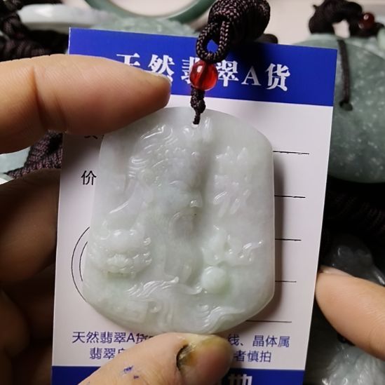 翡翠未镶嵌颈饰挂件