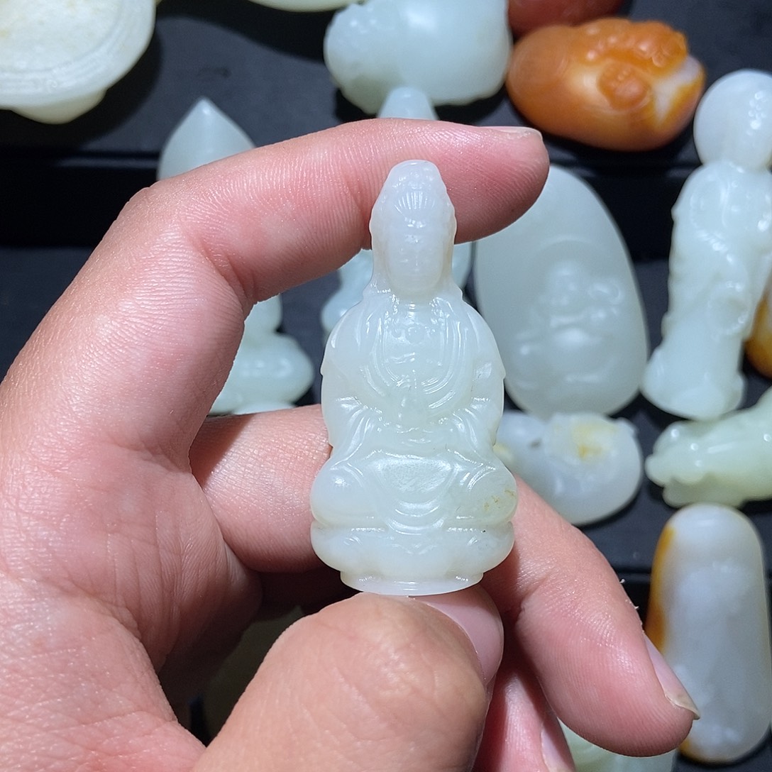 最***人和田玉未镶嵌颈饰