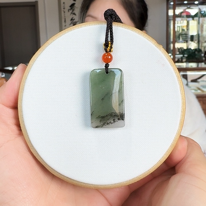 密玉（石英质玉）吊坠合金