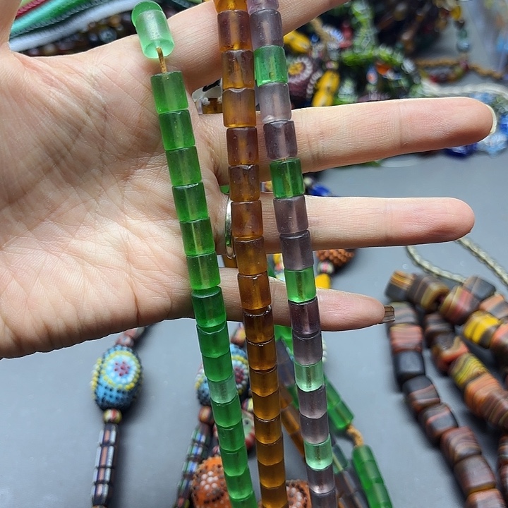 琉璃颈饰琉璃琉璃一条，喊我选颜色